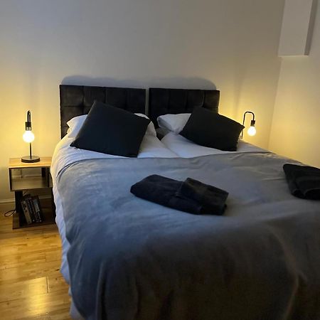 Cozy 1 Bedroom Basement Flat Londen Buitenkant foto