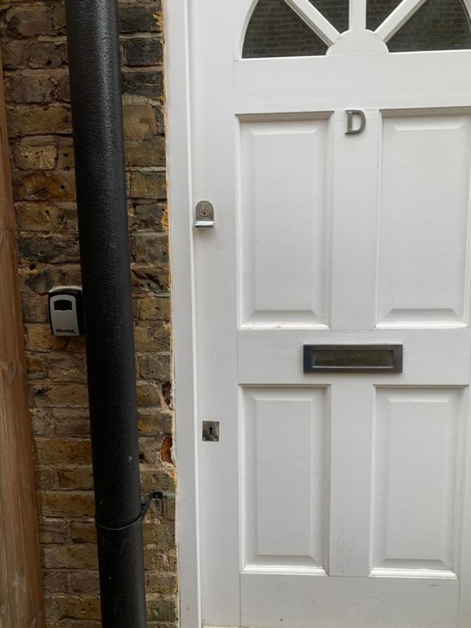 Cozy 1 Bedroom Basement Flat Londen Buitenkant foto